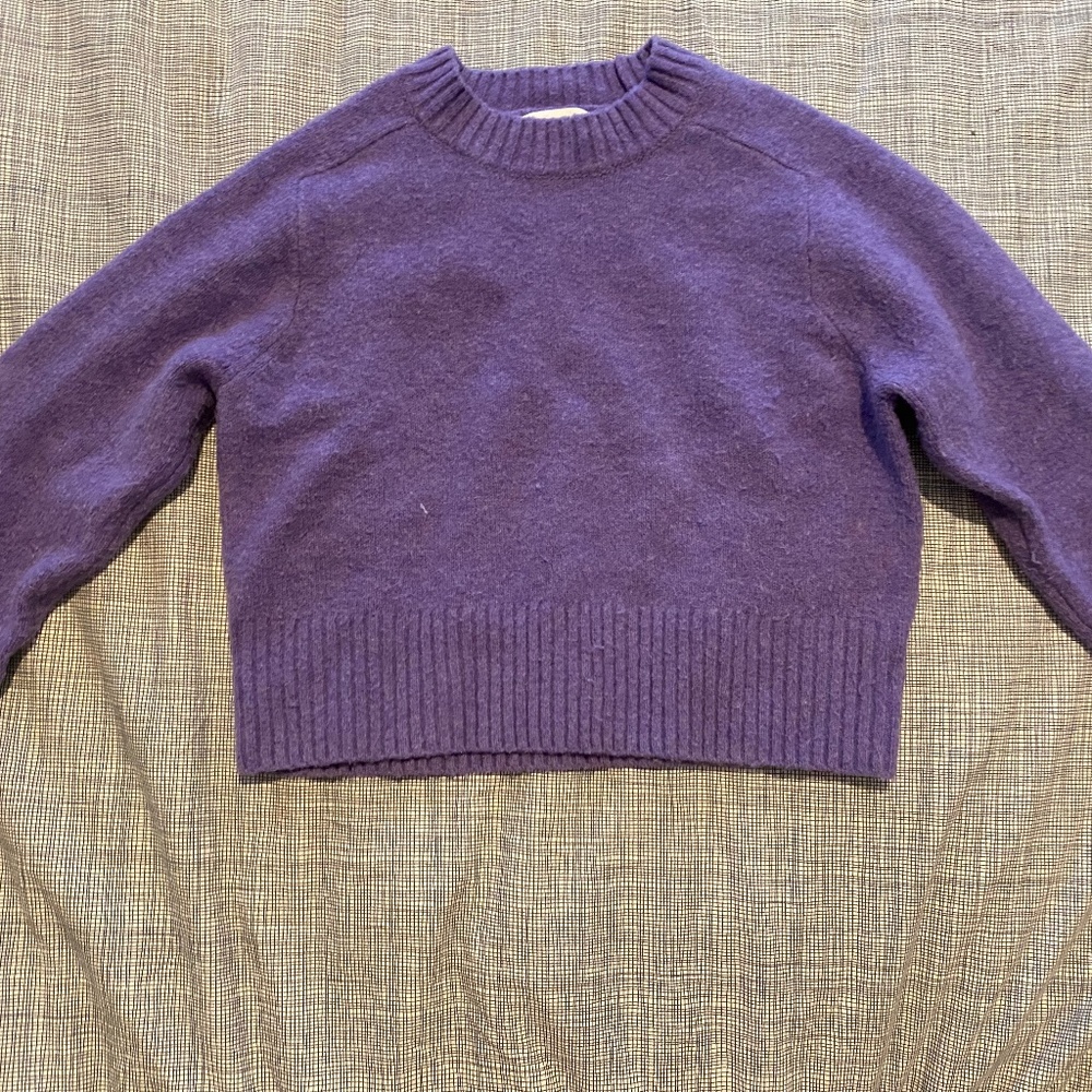Universal thread women’s/girls sweater